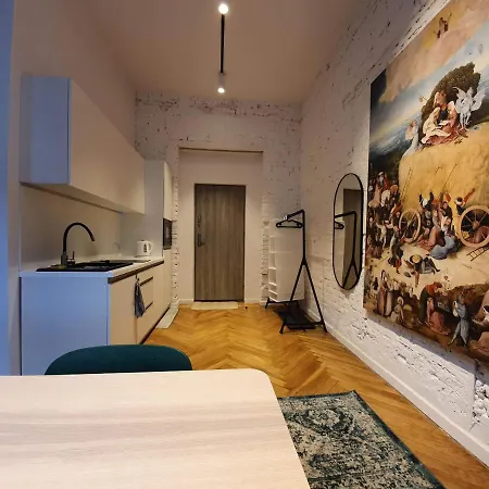 Rzut Beretem Od Piotrkowskiej / A Stone's Throw From Piotrkowska * 罗兹