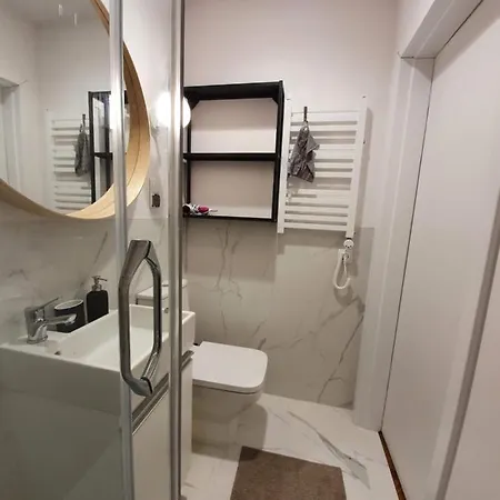 Rzut Beretem Od Piotrkowskiej / A Stone's Throw From Piotrkowska Łódź