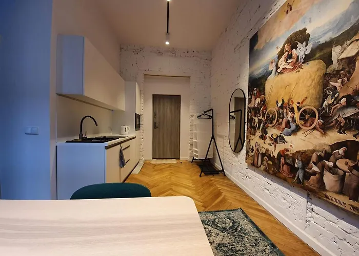 Rzut Beretem Od Piotrkowskiej / A Stone's Throw From Piotrkowska * 罗兹