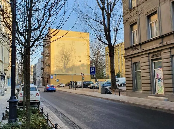 Lejlighed Rzut Beretem Od Piotrkowskiej / A Stone's Throw From Piotrkowska *